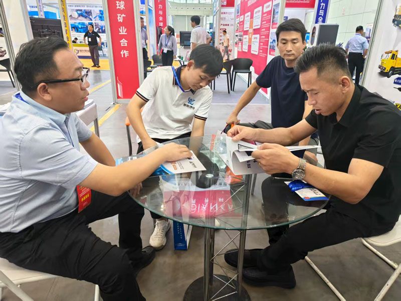 山東昌松工程機(jī)械有限公司亮相新疆國際礦業(yè)與裝備博覽會